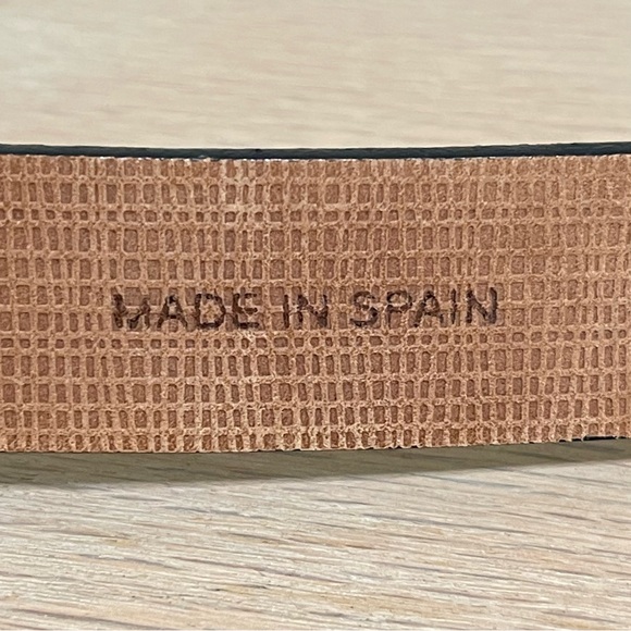 Tommy Bahama Beige Leather Belt Brown Trim Made in Spain Neutral Office Size S - Picture 5 of 9